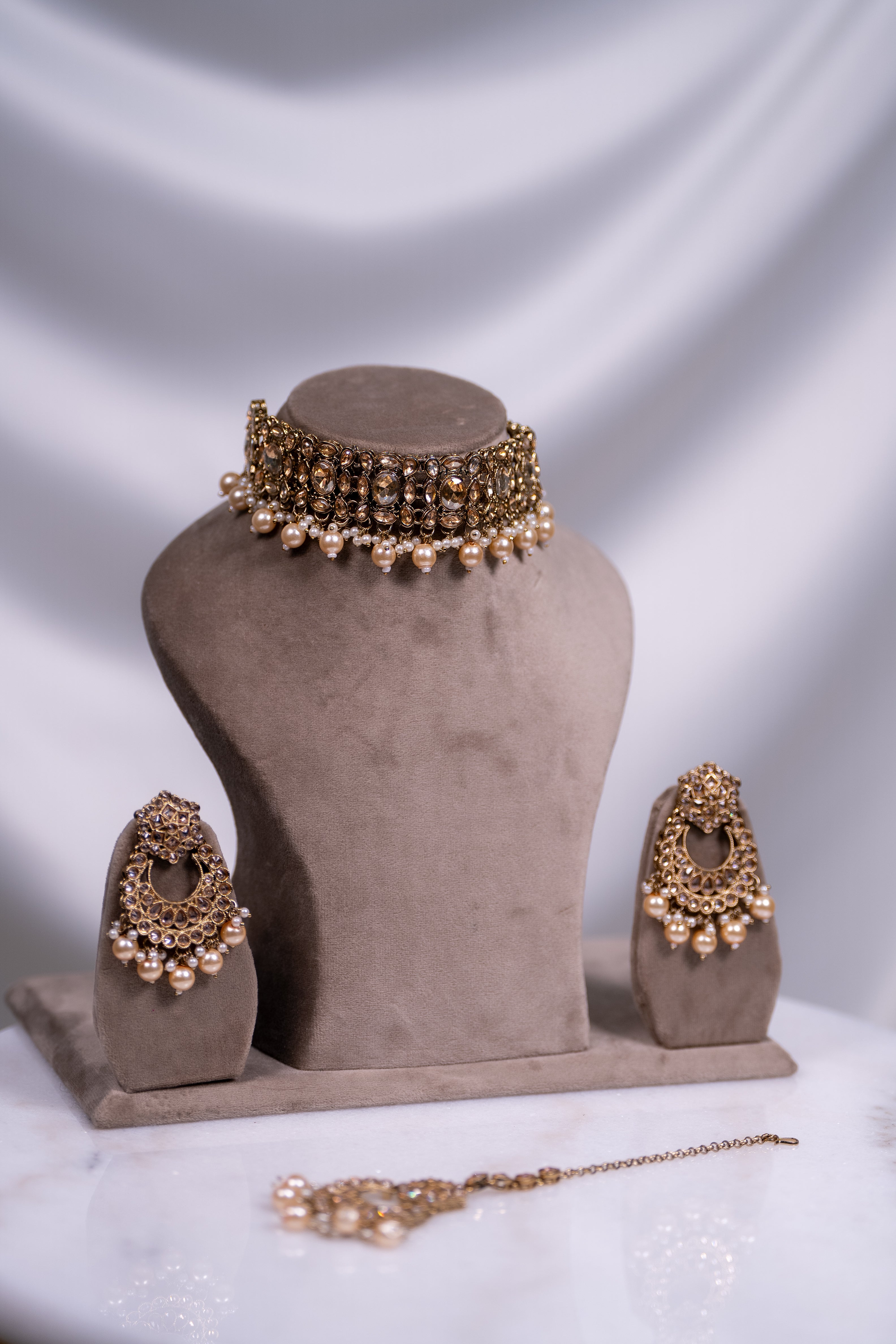 Aabroo Necklace Set
