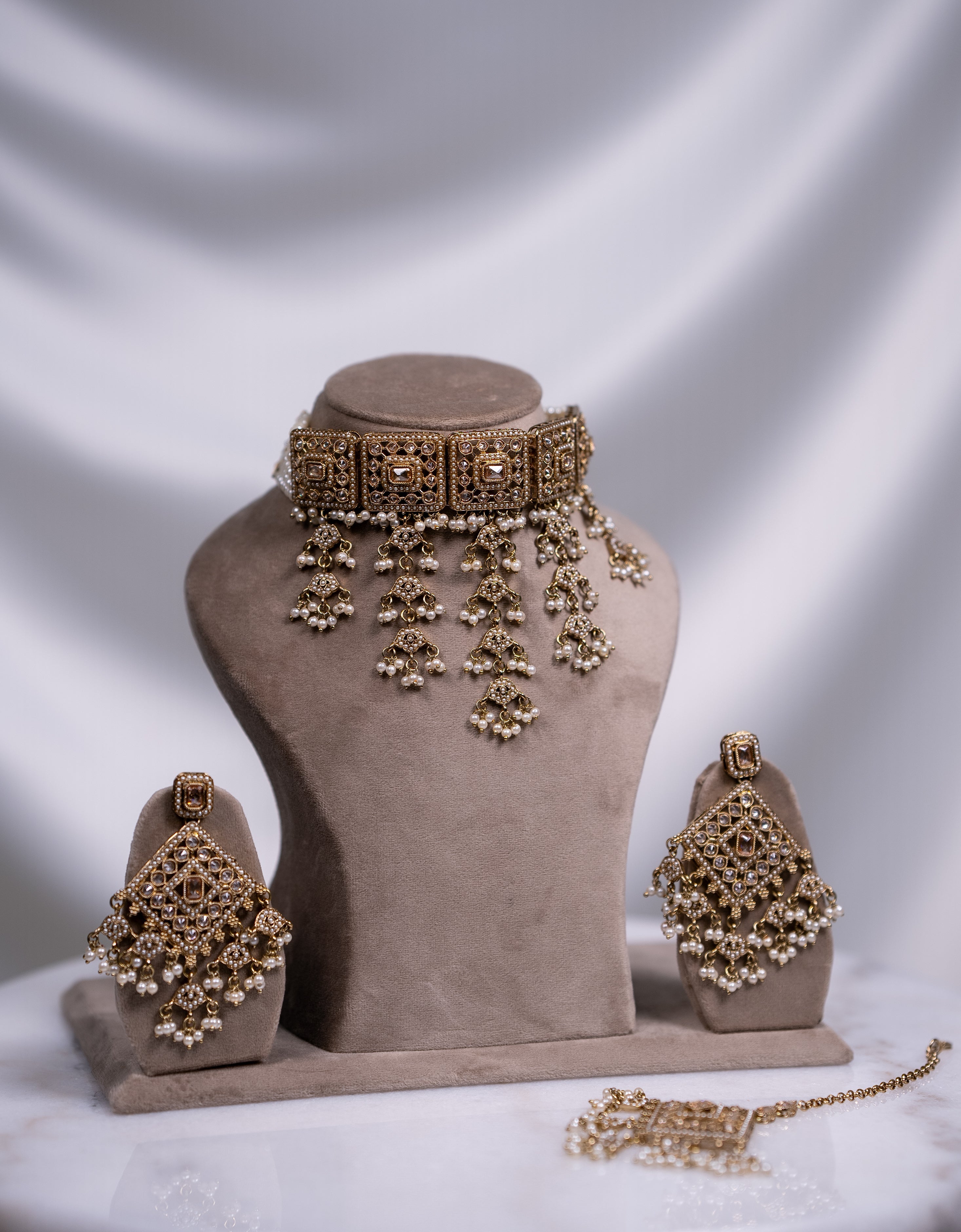 Ruhani Choker Set