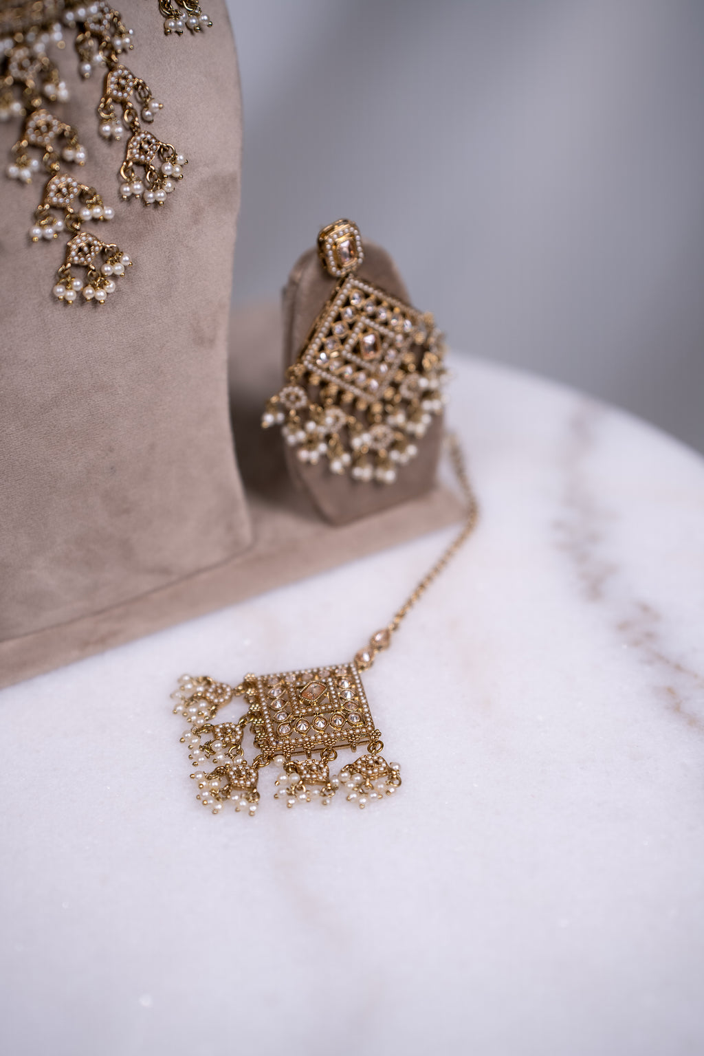 Ruhani Choker Set